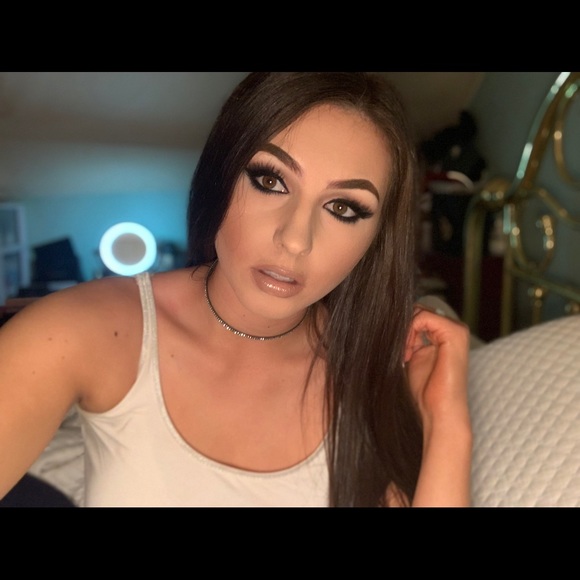 Meet your posher Deana ! - Picture 2 of 2